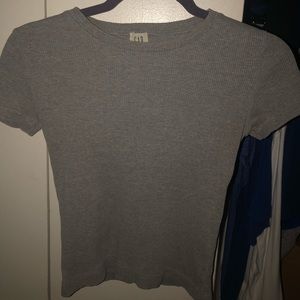 Gap form fitting gray shirt